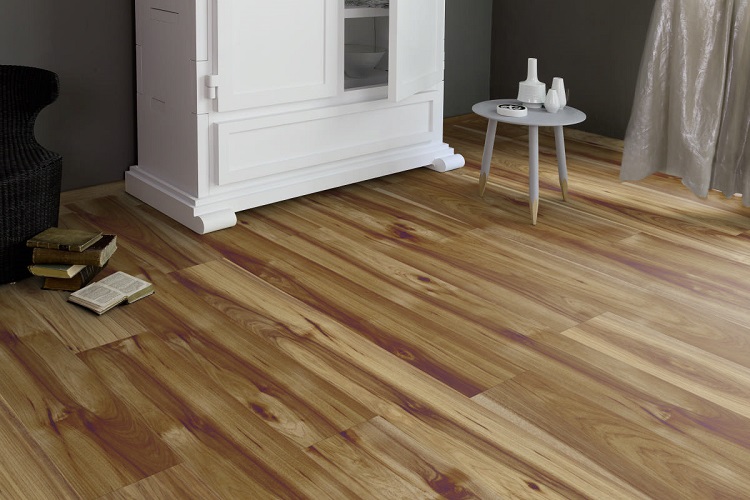 Ламинат Kaindl Easy Touch Хикори Браво P80070 фото в интерьере